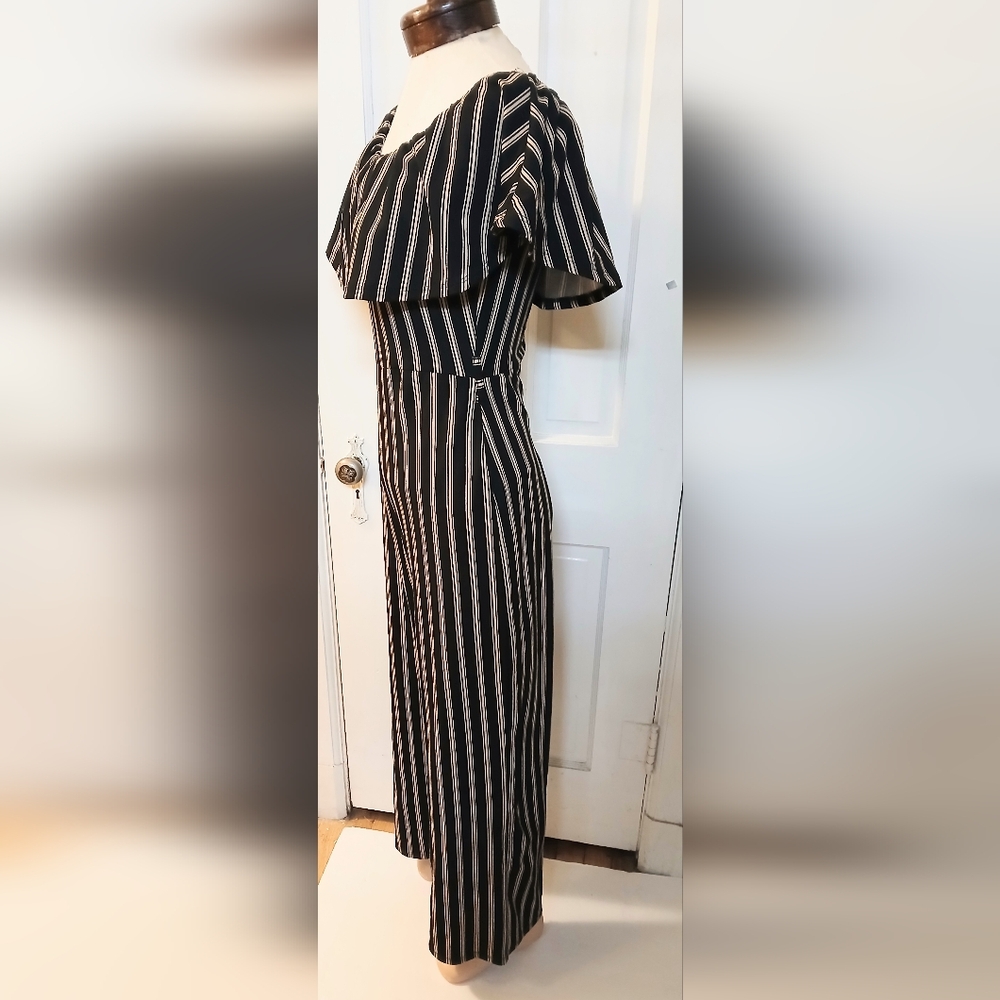 Almost Famous Women's Black & Creme Strip Sleeveless Jumper Romper Size Medium - Picture 3 of 8